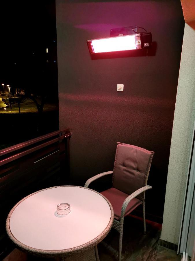 Apartmani Peyton สลาวอนสกีบรอด ภายนอก รูปภาพ