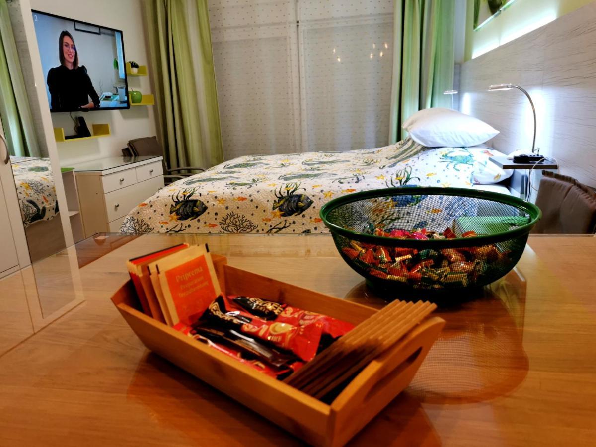 Apartmani Peyton สลาวอนสกีบรอด ภายนอก รูปภาพ