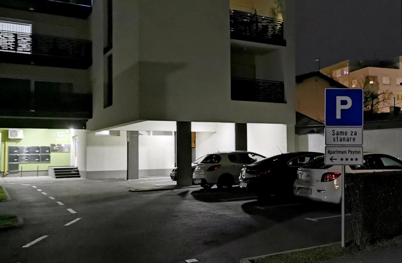 Apartmani Peyton สลาวอนสกีบรอด ภายนอก รูปภาพ